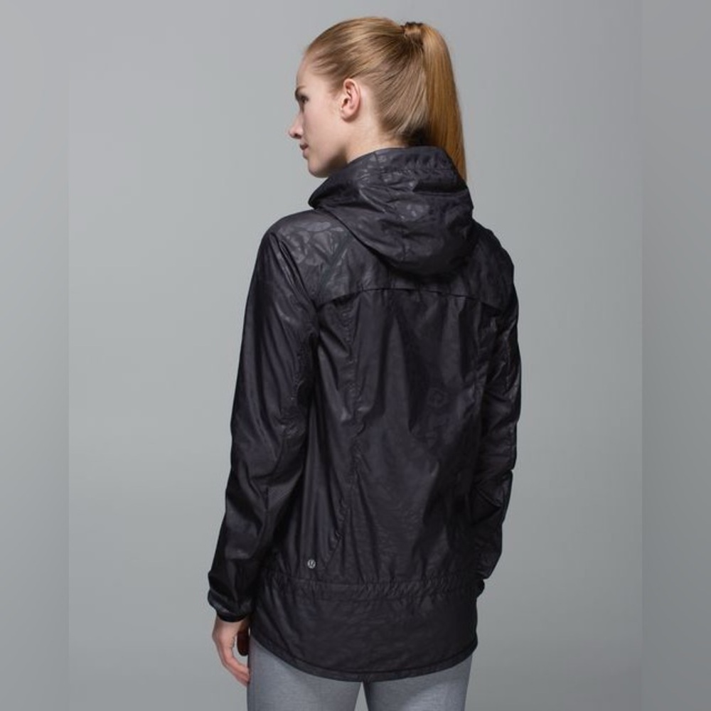 Lululemon Miss Misty Jacket II Desert Snake Embossed Black Rain Coat Hooded XS - Picture 4 of 16